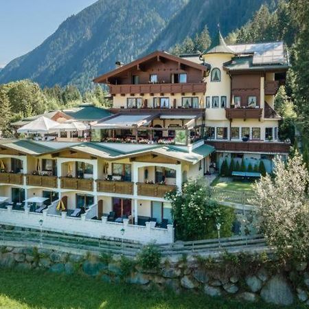 Hotel Laendenhof Superior Mayrhofen Exterior photo