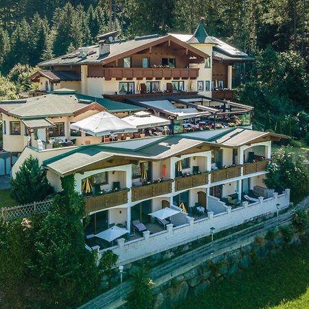 Hotel Laendenhof Superior Mayrhofen Exterior photo
