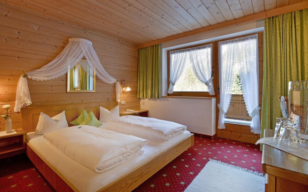 Hotel Laendenhof Superior Mayrhofen Exterior photo