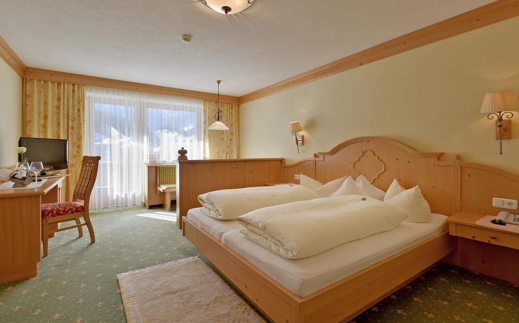 Hotel Laendenhof Superior Mayrhofen Exterior photo