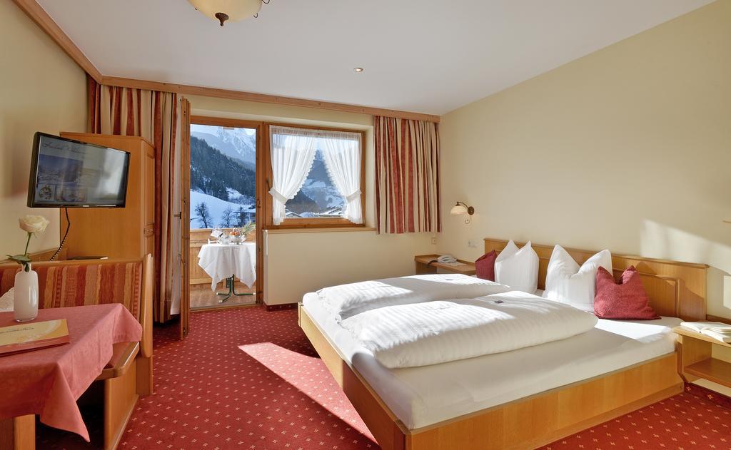 Hotel Laendenhof Superior Mayrhofen Exterior photo