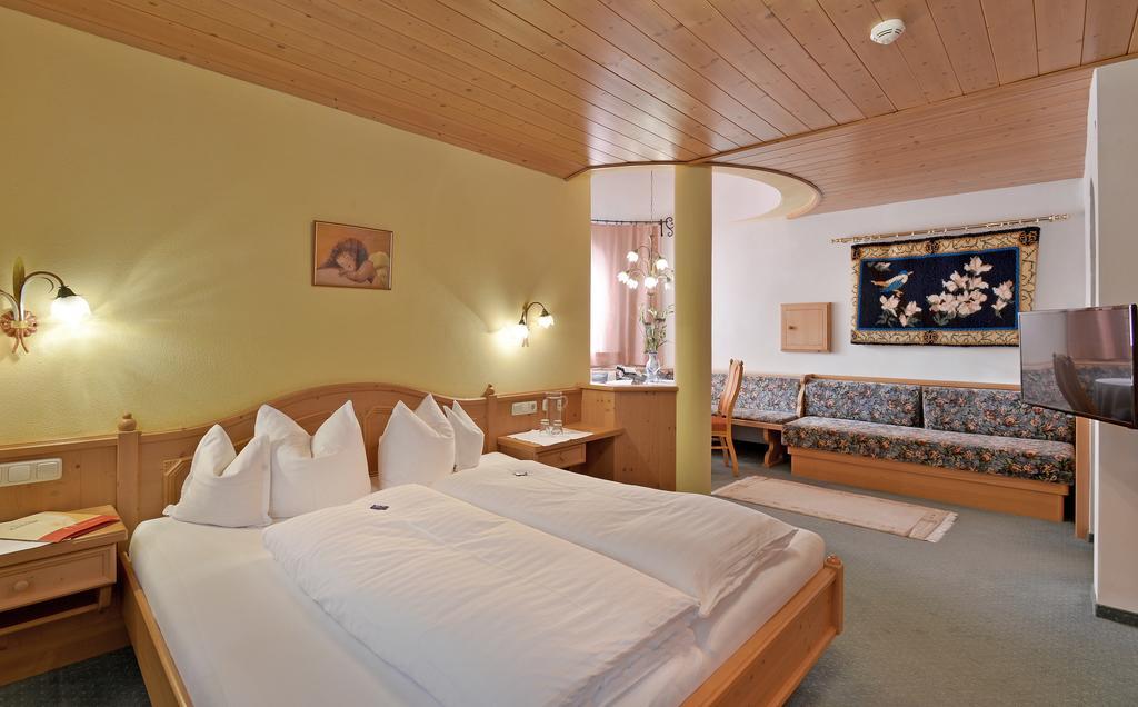 Hotel Laendenhof Superior Mayrhofen Exterior photo