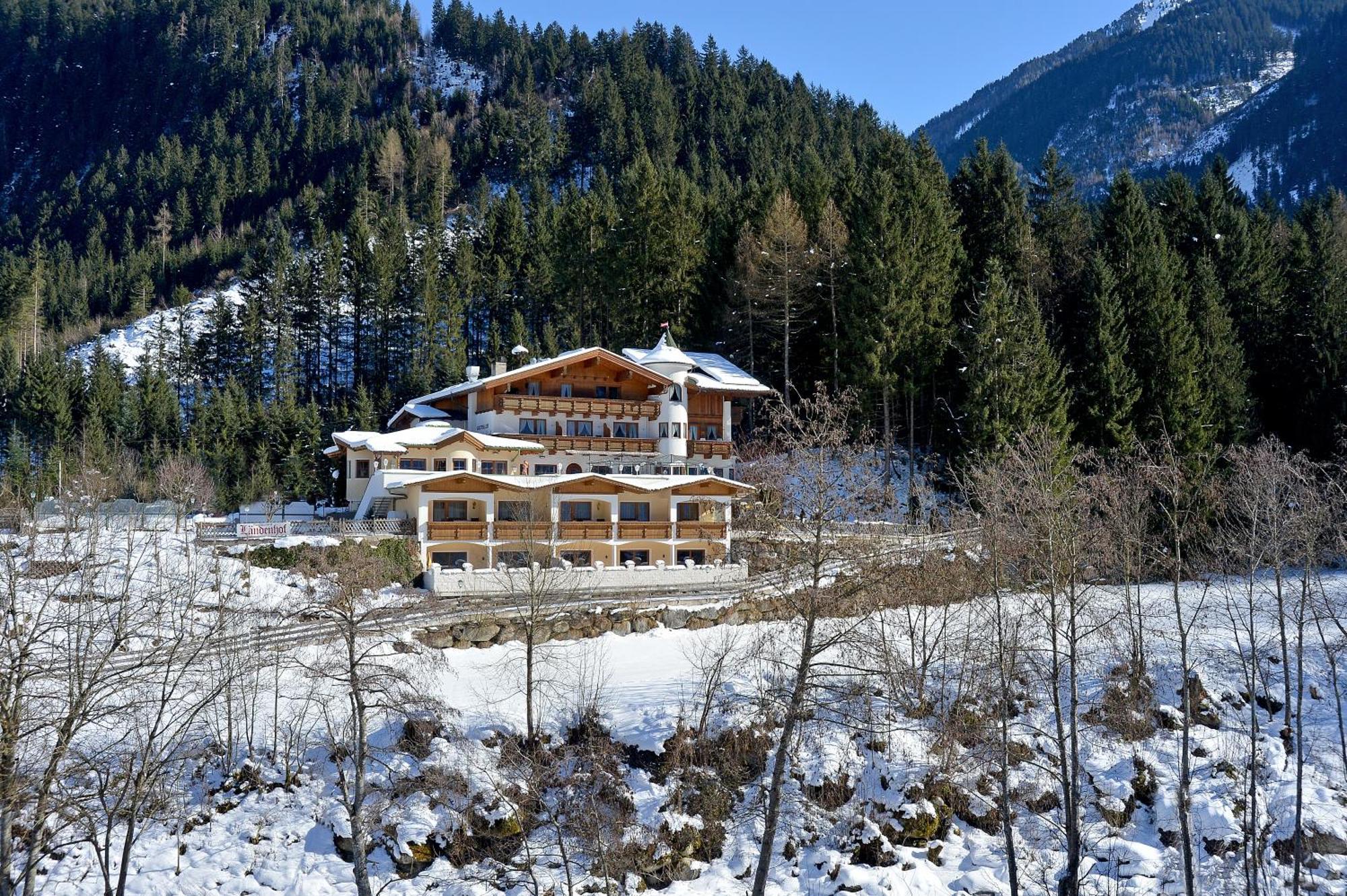 Hotel Laendenhof Superior Mayrhofen Exterior photo
