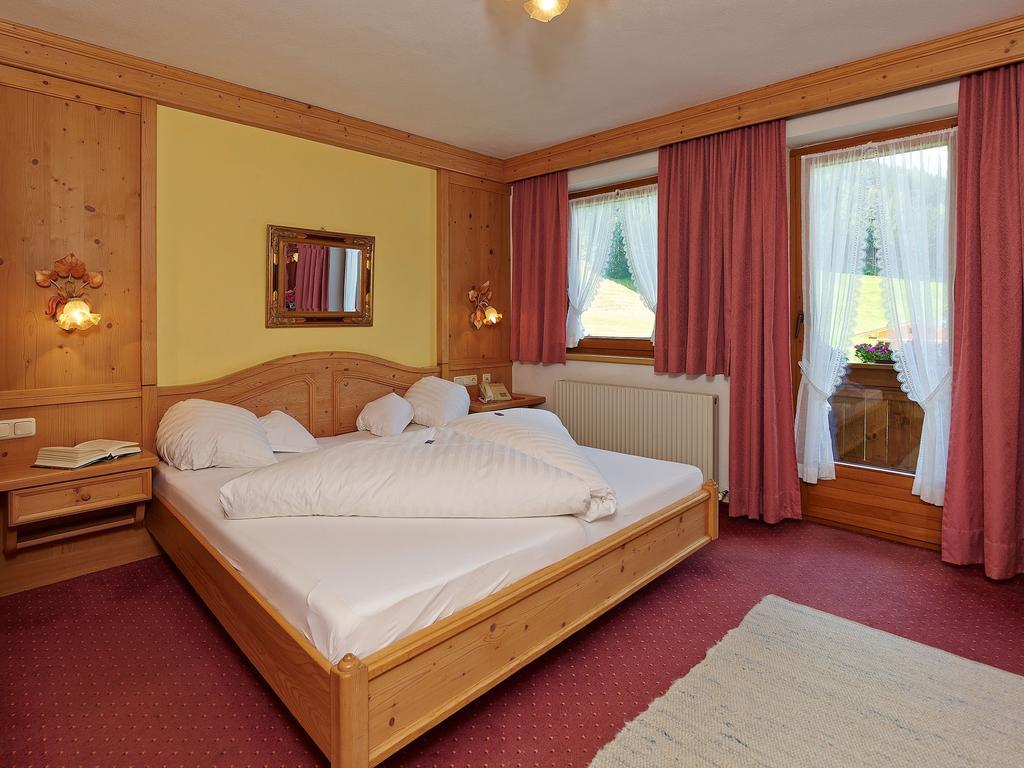Hotel Laendenhof Superior Mayrhofen Room photo