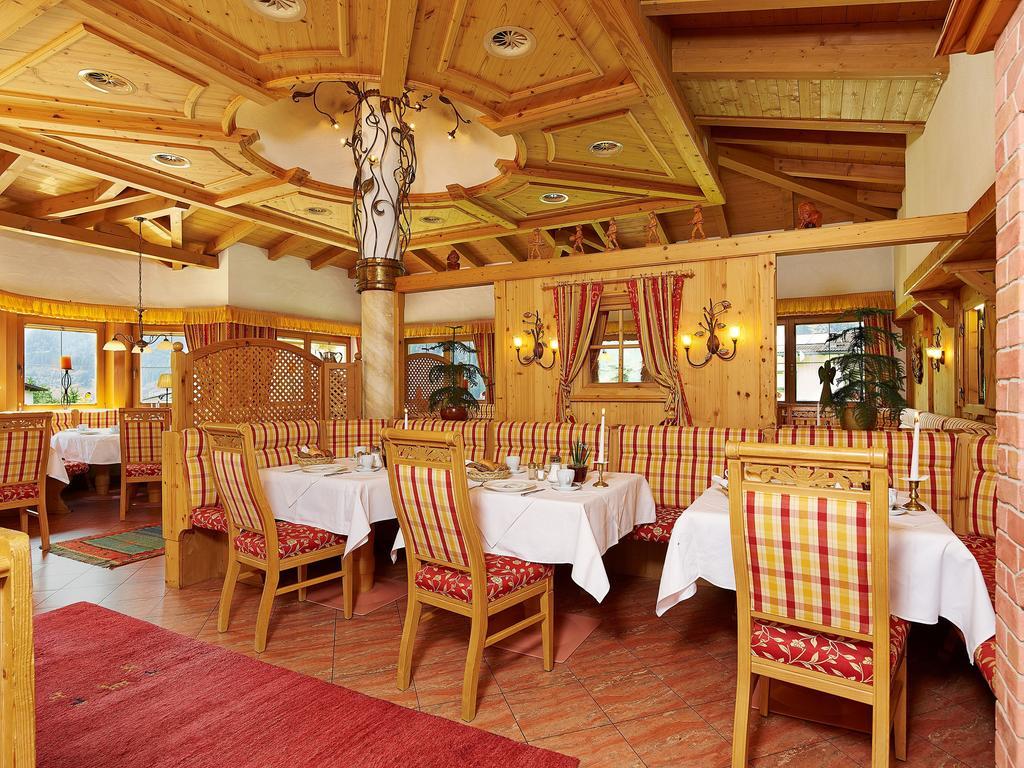 Hotel Laendenhof Superior Mayrhofen Exterior photo