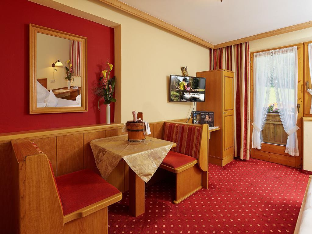 Hotel Laendenhof Superior Mayrhofen Room photo